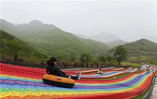 锦州彩虹滑草场